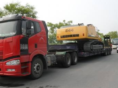 【工程設(shè)備長途運輸】青島拉運工程機械公司（圖1）